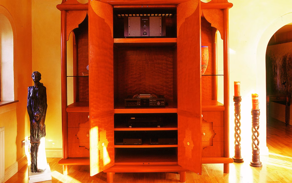 Hi-fi Cupboard in a Moroccan Style - TIM WOOD Hi-fi Cupboard in a Moroccan Style