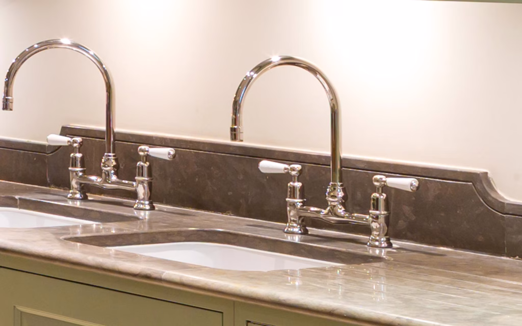 Detailed Upstand - Kitchen, Green Pained, Chelsea, London - TIM WOOD Detailed Upstand - Kitchen, Green Pained, Chelsea, London