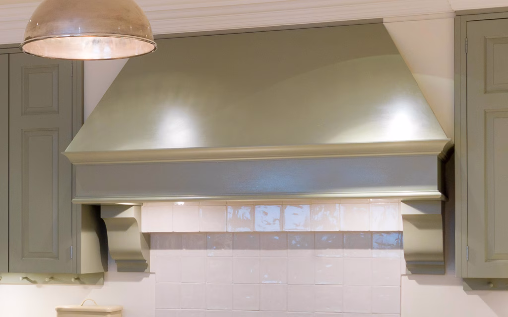 Detailed Upstand - Kitchen, Green Pained, Chelsea, London - TIM WOOD Detailed Upstand - Kitchen, Green Pained, Chelsea, London