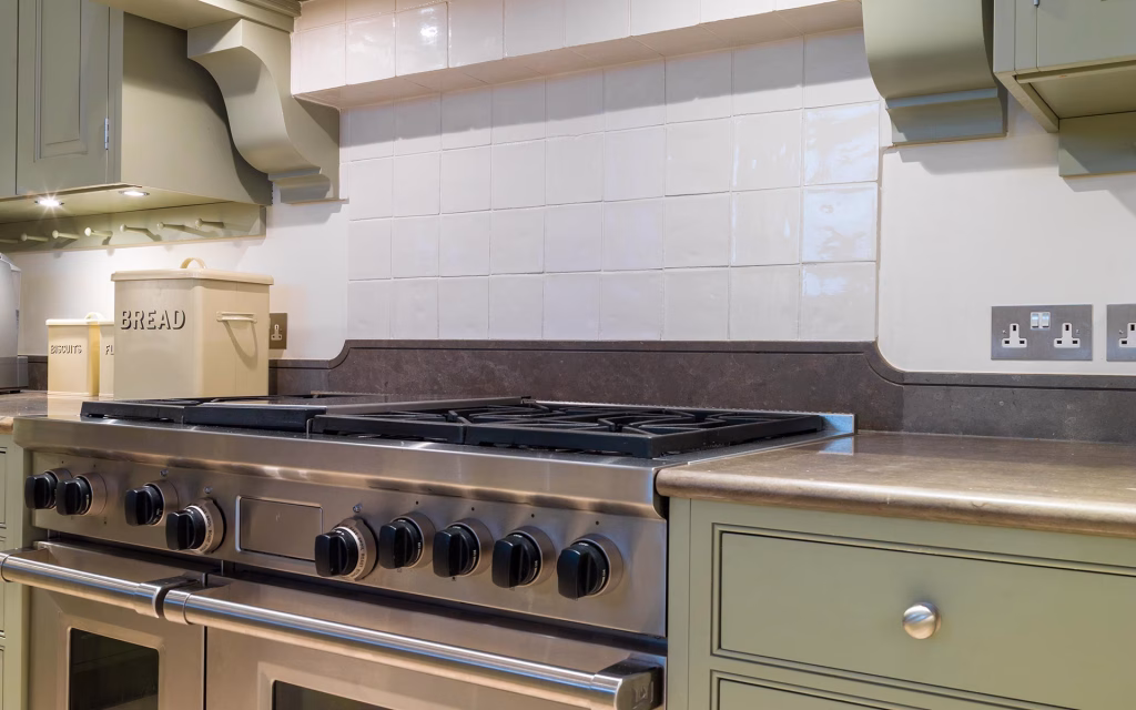 Details Upstaged and Backsplash - Kitchen, Green Pained, Chelsea, London - TIM WOOD Details Upstaged and Backsplash - Kitchen, Green Pained, Chelsea, London