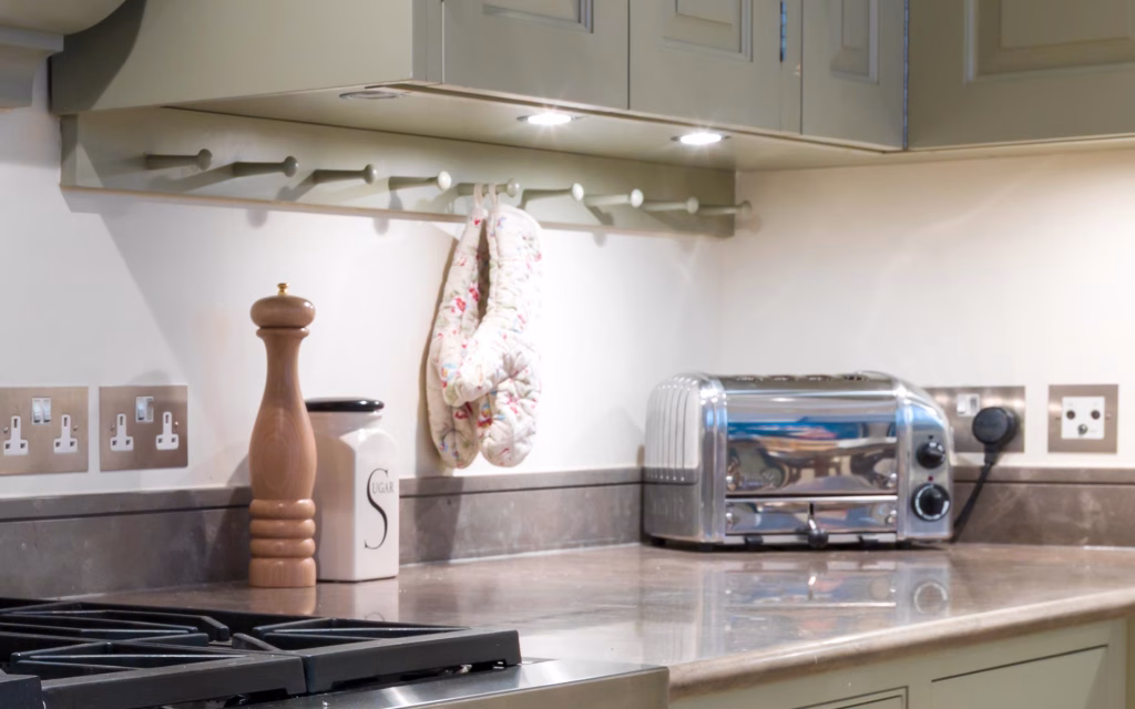 Detailed Upstand and Peg Hooks - Kitchen, Green Pained, Chelsea, London. - TIM WOOD Detailed Upstand and Peg Hooks - Kitchen, Green Pained, Chelsea, London.